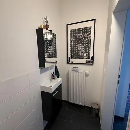 Cosy Designer Room With Art Vibe In Shared Flat