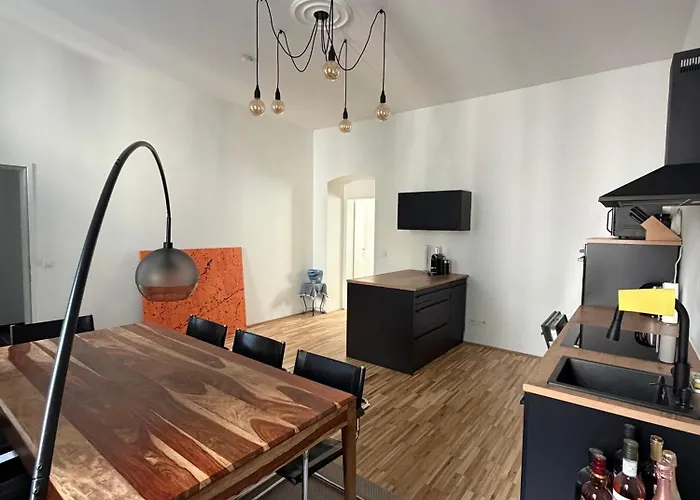 Cosy Designer With Art Vibe In Shared Flat *